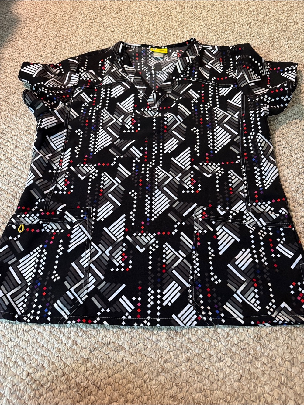 Wonderwink Geometric Design Scrub Top Large